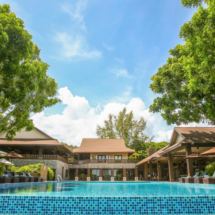 Ombak Villa Langkawi Pantai Cenang  Exterior photo