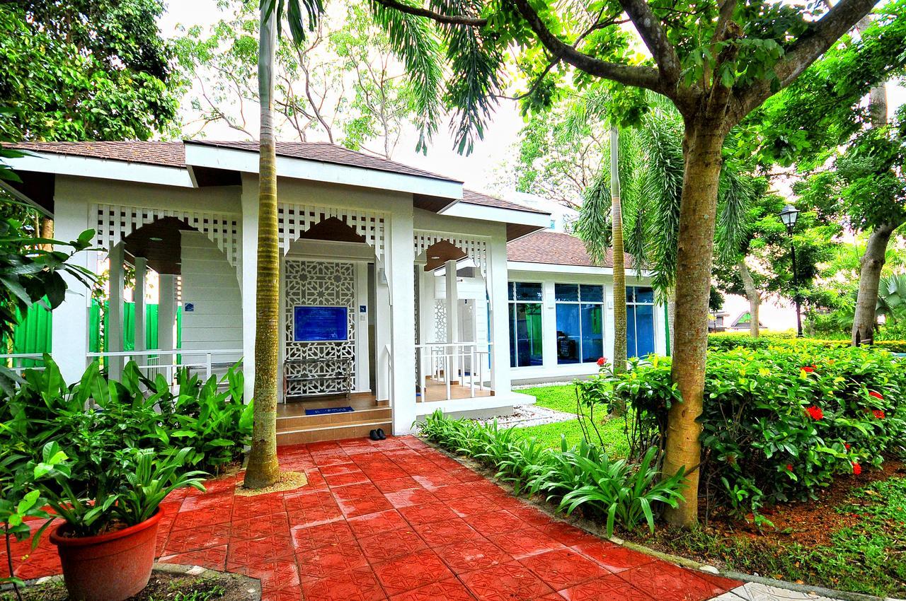 Ombak Villa Langkawi Pantai Cenang  Exterior photo